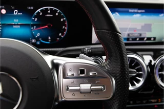 Mercedes-Benz CLA Mercedes-Benz CLA 180 AMG Widescreen, Sfeerverlichting, Camera, 19