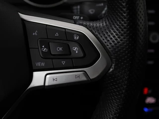 Volkswagen Passat Volkswagen Passat 1.4 TSI GTE | Stoel & stuurverwarming | Camera | Carplay | Trekhaak | Adaptive cruise | Standkachel | Navigatie | Full LED - afbeelding nr 16
