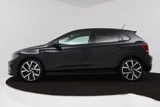 Volkswagen Polo Volkswagen Polo 2.0 TSI GTI (STOELVERWARMING, NAVIGATIE, AUTOMAAT, CRUISE ADAPTIEF, PARKEERSENSOREN, NL-AUTO) - afbeelding nr 2