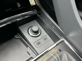Škoda Kodiaq Skoda Kodiaq 1.5 TSI Sportline Automaat | Trekhaak uitklapbaar | Navigatiesysteem | Stoelverwarming | Stuurverwarming | Getint glas | Cruise control | 20 inch lichtmetalen velgen | Achteruitrijcamera | Parkeersensoren voor en achter - afbeelding nr 38