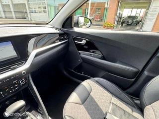 Kia Niro Kia Niro 1.6 GDi PHEV DynamicLine  / Plug-inn Hybride / volledig elektrisch rijden 65 km hierna Hybride aandrijving , Navi / Camera achter / Parkeerhulp rondom / Stoel & stuur verwarming /  fab garantie 7 jaar / 150.000km - afbeelding nr 38