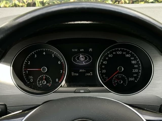 Volkswagen Golf Sportsvan Volkswagen Golf Sportsvan 1.0 TSI Connected Series, NL AUTO, NAP, ECC-AIRCO, NAVI, DODEHOEK, CRUISE, CAMERA, PARKEERSENSOREN, TREKHAAK, LICHTMETAAL 16