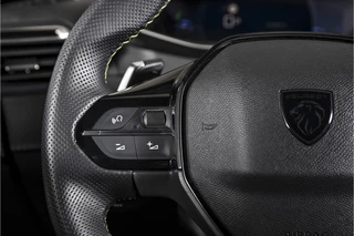Peugeot 2008 Peugeot 2008 1.2 PureTech 130 PK GT - Automaat | Dig. Cockpit | Adapt. Cruise | Elek. stoel | Stoelverw. | PDC | Camera | NAV + App. Connect | ECC | LM 17