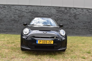 MINI Electric MINI Electric Mini Resolute edition 33 kWh Pano automaat resolute edition 135kw 1e eigenaar n.a.p. Pano / Leder / Harman Kardon / Head Up / Camera / Keyless - afbeelding nr 20