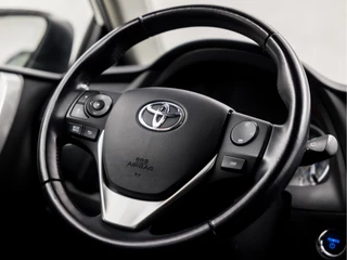 Toyota Auris Automaat (NAVIGATIE, CLIMATE, CAMERA, GETINT GLAS, XENON, SPORTSTOELEN, CRUISE, NIEUWE APK, BLUETOOTH, NIEUWSTAAT) - afbeelding nr 19