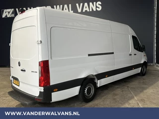 Mercedes-Benz Sprinter Mercedes-Benz Sprinter 316 CDI 163 pk L3H2 Euro6 Airco | Camera | Navigatie | Apple Carplay | Cruisecontrol Android Auto, Chauffeursstoel, Stoelverwarming, Parkeersensoren, Bijrijdersbank - afbeelding nr 14