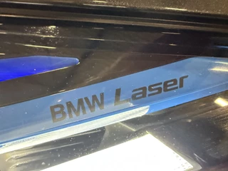 BMW 5 Serie HEAD-UP/LASER/ACC/TREKHAAK/360CAMERA/ALCANTARA/KEYLESS/SHADOW-LINE/DRIVING ASS PRO/SFEER/STUUR+STOELVERWARMING/LIVE COCKPIT/M-AERODYNAMIC/SOPHISTOGRAU/VOLLEDIG BMW DEALER HISTORIE - afbeelding nr 52
