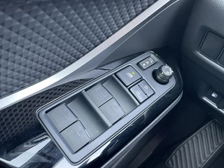 Toyota C-HR Toyota C-HR 2.0 Hybrid GR-Sport | Stuur + Stoelverwarming | Blindspot | JBL - afbeelding nr 21