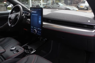 Ford Mustang Mach-E Ford Mustang Mach-E Extended First Edition AWD 98 kWh / Panoramadak / Camera / Leder / 19'' / B&O / Keyless / DAB / Dodehoek / ACC / Navigatie / Sfeerverlichting / Stoelverwarming - afbeelding nr 13