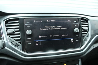 Volkswagen T-Roc Clima Cruise Navi Carplay Camera 17