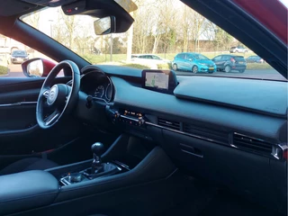 Mazda 3 2.0 e-SkyActiv-X M Hybrid 180pk Comfort | BOSE Sound | Navi | Apple Carplay+Android Auto | Clima | Adap. Cruise | Head-Up | Keyless Entry | Pdc V+A+Camera | Stuur+Stoelverwarming | 18''lm - afbeelding nr 35
