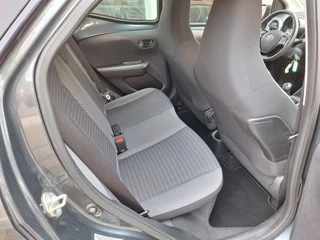Toyota Aygo Toyota Aygo 1.0 VVT-i X-Play Limited 5Drs /Navi/Camera/Apple/Android/Airco/garantie - afbeelding nr 34