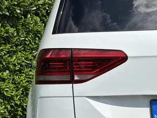 Volkswagen Touran Volkswagen Touran 2.0 TDI SCR EURO 6, HONDENAUTO, FACELIFT, NAVI, CRUISE, ECC-AIRCO, PARKEERSENSOREN, LICHTMETAAL 16