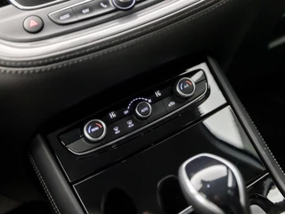 Opel Grandland X Automaat (APPLE CARPLAY, GROOT NAVI, CLIMATE, CAMERA, LEDER, LED KOPLAMPEN, SPORTSTOELEN, KEYLESS, CRUISE, NIEUWE APK, NIEUWSTAAT) - afbeelding nr 9