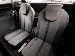 Peugeot 5008 Peugeot 5008 1.2 Puretech Sport 7 Persoons (APPLE CARPLAY, GROOT NAVI, LEDER, STOELVERWARMING, 360 CAMERA, SPORTSTOELEN, KEYLESS, GETINT GLAS, TREKHAAK, DAB+, NIEUWE APK, NIEUWSTAAT) - afbeelding nr 16