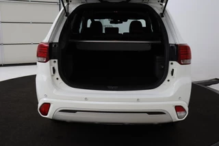 Mitsubishi Outlander Mitsubishi Outlander 2.4 PHEV Intense+ | Schuifdak | Leder | Stoel & stuurverwarming | 360 camera | Navigatie | Carplay | Full LED | Standkachel - afbeelding nr 12