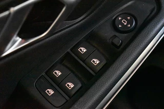 BMW 3 Serie LEDER/NAVI/CARPLAY - afbeelding nr 13