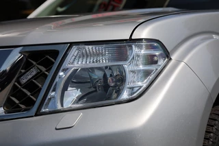 Nissan Navara Nissan Navara 2.5 DCI DUBBEL CABINE SE A/T 5 SITZ 4WD VAN MARGE - afbeelding nr 20