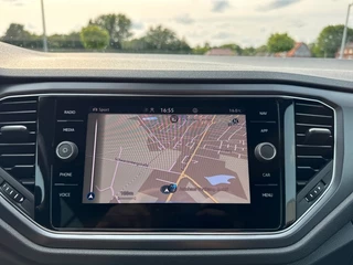 Volkswagen T-Roc Volkswagen T-Roc Cabrio 1.5 TSI DSG R-LINE TREKHAAK/CAMERA/LEDER/BEATS-AUDIO/NAVI/ACC/CARPLAY - afbeelding nr 17