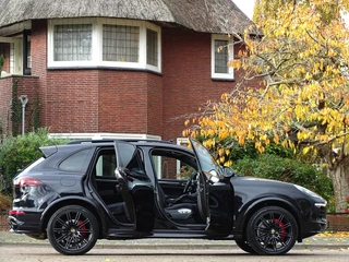 Porsche Cayenne Porsche Cayenne 3.0 S E-Hybrid 410PK / Porsche Sport Design / LED - afbeelding nr 4