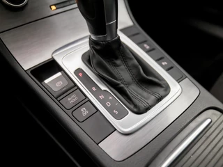 Volkswagen Passat Volkswagen Passat Variant 1.4 TSI Sportline Automaat (NAVIGATIE, CLIMATE, STOELVERWARMING, GETINT GLAS, SPORTSTOELEN, TREKHAAK, CRUISE, PARKEERSENSOREN, NIEUWSTAAT) - afbeelding nr 25