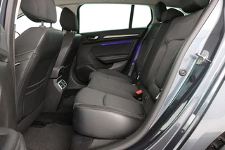 Renault Mégane Renault Mégane 1.3 TCe Limited | Carplay | Camera | Navigatie |  Sfeerverlichting | Keyless | Climate control | Cruise control | Parkeerhulp - afbeelding nr 6