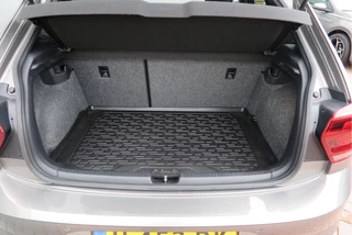 Volkswagen Polo Volkswagen Polo 1.0 TSI 116pk Highline Business 2xR-Line , Beats audio , PDC, Navi, Carplay, LMV, Cruisecontrol. dealer onderhouden. - afbeelding nr 65