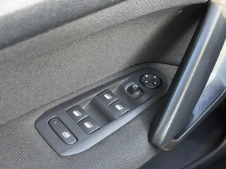 Peugeot 308 Peugeot 308 SW 1.6 BlueHDI Blue Lease Executive Pack Panodak,Camera,Navi,6 Bak,120pk,Pdc V+A,Dealer Onderhouden,Nieuwe Distributie,Apk tot 10-2025 - afbeelding nr 23