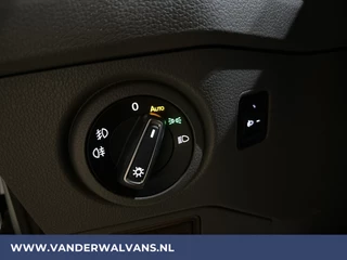 Volkswagen Crafter Volkswagen Crafter 2.0 TDI 141pk L3H2 L2H1 Euro6 Airco | 3000kg Trekhaak | Camera | Navigatie | Apple Carplay Android Auto, Cruisecontrol, Parkeersensoren, Dakdragers, Bijrijdersbank - afbeelding nr 17