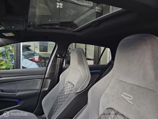 Volkswagen Golf Volkswagen Golf 1.5 eTSI R-Line Panorama/IQ Light/Keyless/ - afbeelding nr 17