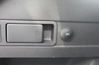 Ford Focus Ford Focus Wagon 1.0-125pk EcoBoost Mild-hybrid Titanium. Mooie, ruime, luxe en comfortabele Ford Focus wagon. Volautm. airco dual, camera, stoel-, stuur- en voorraamverw., easy entry/easy go, cruise control, Isofix, side- en lane assist, parkeersensoren v+a, LM wielen etc. - afbeelding nr 37