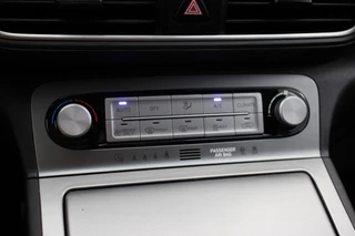 Hyundai Kona Hyundai Kona Electric Premium 64 kWh - Carplay, Camera, Leer, Stoelverw. - afbeelding nr 24