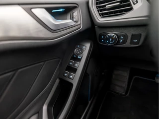 Ford Focus Ford Focus Wagon 1.0 EcoBoost Titanium X Automaat (VIRTUAL COCKPIT, APPLE CARPLAY, GROOT NAVI, STUUR/STOELVERWARMING, BANG&OLUFSEN, CAMERA, TREKHAAK, SPORTSTOELEN, ELEK ACHTERKLEP, KEYLESS, GETINT GLAS, NIEUWSTAAT) - afbeelding nr 24