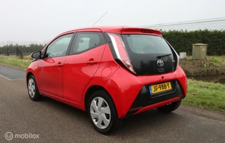 Toyota Aygo Toyota Aygo 1.0 VVT-i x-play / Scherm / Camera / Airco - afbeelding nr 2