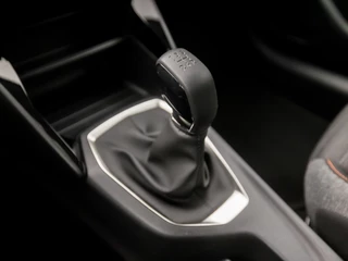 Peugeot 208 (APPLE CARPLAY, GROOT NAVI, PARKEERSENSOREN, SPORTSTOELEN, LANE ASSIST, NIEUWE APK, NIEUWSTAAT) - afbeelding nr 10