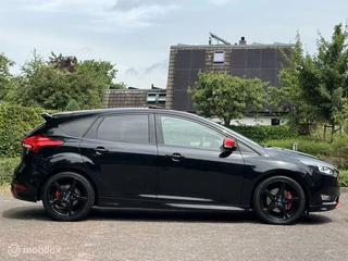 Ford Focus Ford Focus 1.5 150PK Red Edition ST LINE/PDC/NAVI/DAKJE - afbeelding nr 22