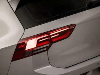 Volkswagen Golf Automaat (APPLE CARPLAY, GROOT NAVI, STUUR/STOELVERWARMING, GETINT GLAS, SPORTSTOELEN, PARKEERSENSOREN, ADAPTIVE CRUISE, DAB+, NIEUWE APK, NIEUWSTAAT) - afbeelding nr 31