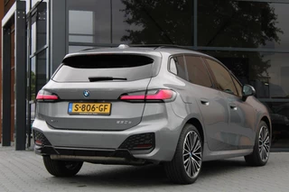 BMW 2 Serie BMW 2-serie Active Tourer 230e xDrive | Pano | H&K | Trekhaak - afbeelding nr 3