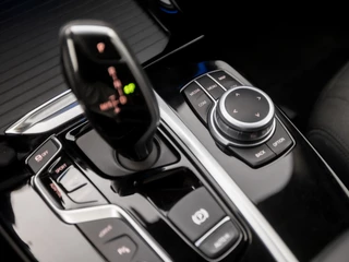 BMW X3 293Pk Automaat (GROOT NAVI, M STUUR, DEALER ONDERHOUDEN, SFEERVERLICHTING, STUURWIEL VERWARMD, SPORTSTOELEN, GETINT GLAS, CRUISE, NIEUWE APK, NIEUWSTAAT) - afbeelding nr 24
