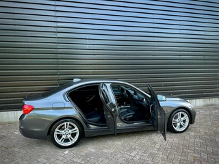 BMW 3 Serie BMW 3 Serie 320i AUT|SPORTLEER|CAMERA|CARPLAY|HiFi - afbeelding nr 17