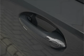 BMW 3 Serie BMW 3 Serie 318i M-Sport Shadow Individual Schuifdak HiFi 19