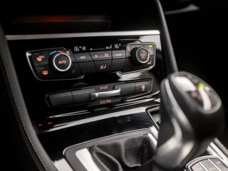 BMW 2 Serie Automaat (NAVIGATIE, CLIMATE, PARKEERSENSOREN, LED KOPLAMPEN, SPORTSTOELEN, CRUISE, TREKHAAK, ELEK ACHTERKLEP, NIEUWSTAAT) - afbeelding nr 10