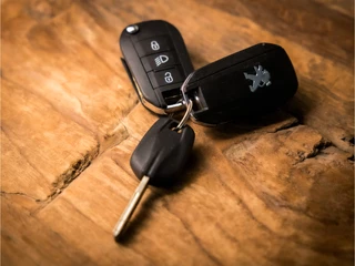 Peugeot 208 Peugeot 208 1.2 PureTech Sport (APPLE CARPLAY, NAVIGATIE, 360 CAMERA, PARKEERSENSOREN, LM VELGEN, SPORTSTOELEN, CRUISE, LANE ASSIST, NIEUWE APK, NIEUWSTAAT) - afbeelding nr 17