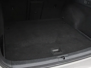 Volkswagen Golf Volkswagen Golf 1.0 TSI Connected Series | Carplay | Camera |  Navigatie | Climate control | Parkeerhulp | Cruise control | Sportstoelen - afbeelding nr 11