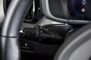 Volvo XC60 | S/K-Panodak | Dig. Cockpit | Adapt. Cruise | Memory Stoelen | Elek. Klep | Stoel-+stuurverw. | Camera | NAV+App. Connect | LM 19