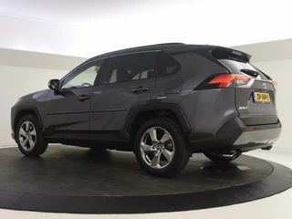 Toyota RAV4 Toyota RAV4 2.5 Hybrid First Edition | Parkeersensoren V+A | Stoelverwarming - afbeelding nr 2