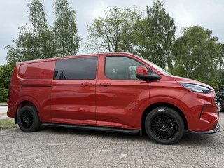Ford Transit Custom Ford Transit Custom 300 2.0 TDCI L2H1 Limited DC | SCI | 136pk | Artisan Red | Dubbele Cabine | Trekhaak | Dubbele Schuifdeur | Bijrijdersstoel | Sidesteps | Bumperpakket | Zwarte velgen  | Stoelverwarming | Camera - afbeelding nr 2