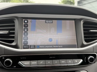 Hyundai IONIQ Hyundai IONIQ Premium EV Navi,Leder,Dodehoek,Schuifdak,Camera,Clima,Cruise,Stoelverwarming V+A,Stuurverwarming,Pdc V+A,Nieuwe Apk bij Aflevering - afbeelding nr 12