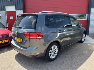 Volkswagen Touran Volkswagen Touran 1.5 TSI 150PK Comfortline Business 7p CAMERA / STOELVERW / DAB+ / ACC / PDC / BLUETOOTH / CRUISE / NL-AUTO - afbeelding nr 2