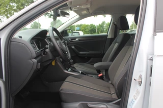 Volkswagen T-Roc Volkswagen T-Roc 1.5 TSI Sport / Trekhaak / Virtual Cockpit / Navigatie / Parkeerhulp V+A / Spiegelpakket / 17'' / Apple CarPlay / ACC - afbeelding nr 10